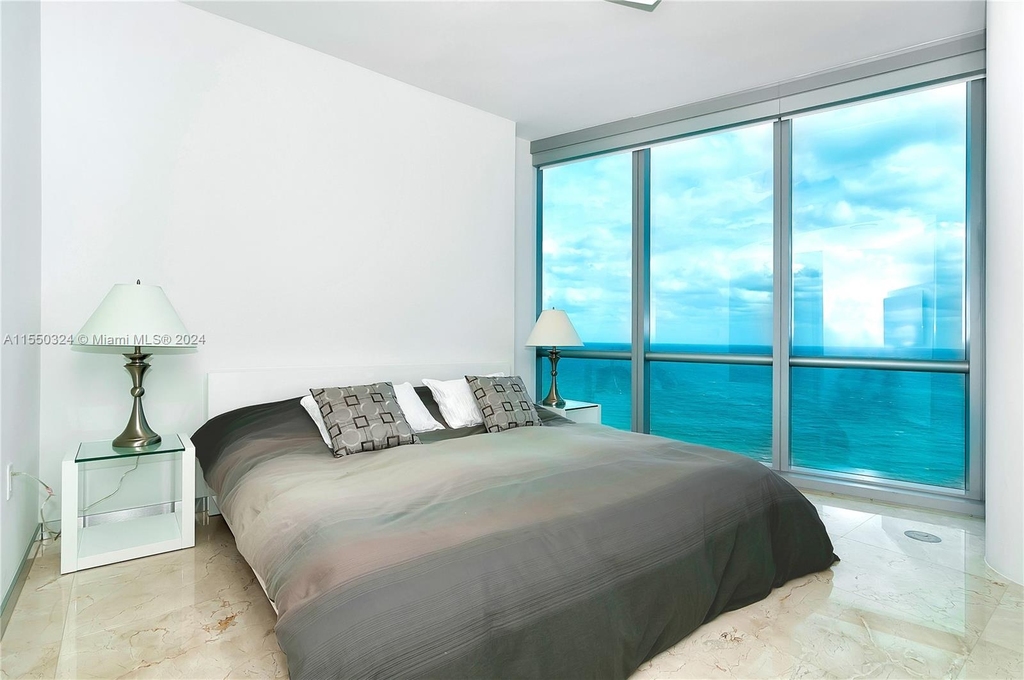 17121 Collins Ave - Photo 19