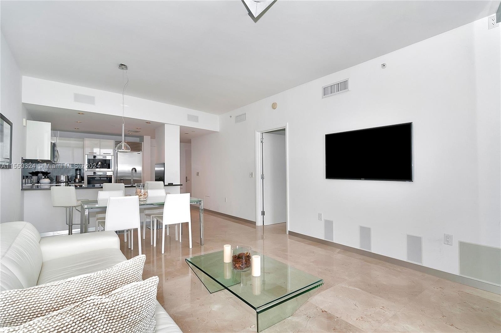 17121 Collins Ave - Photo 6