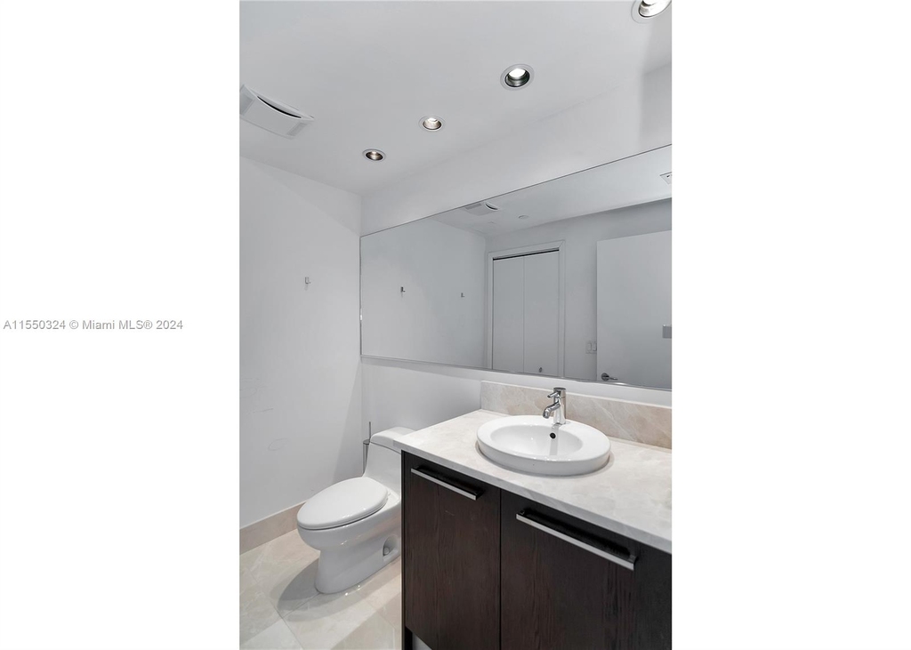 17121 Collins Ave - Photo 25