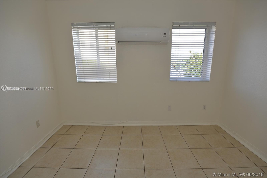 1021 Nw 3rd St - Photo 1