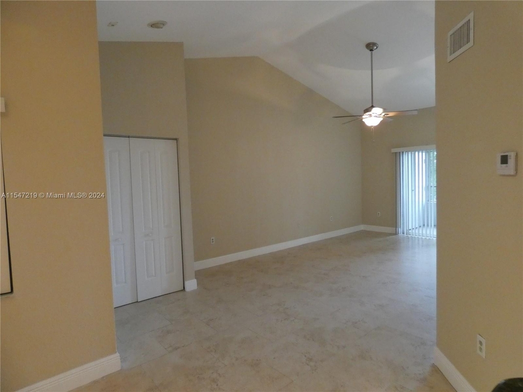 2881 N Oakland Forest Dr - Photo 4