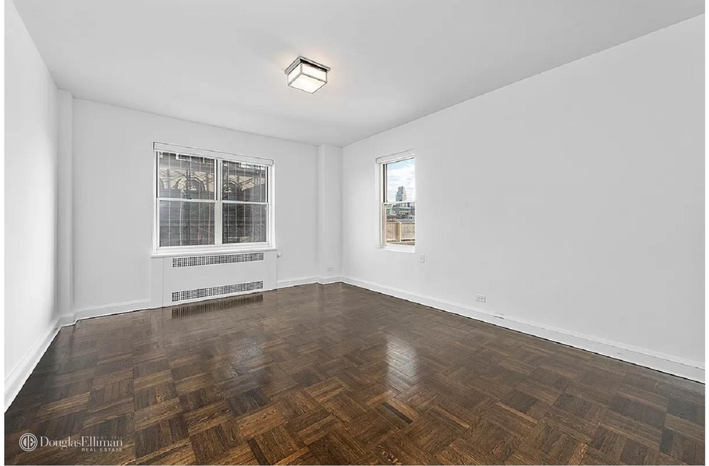 945 Fifth Ave - Photo 5