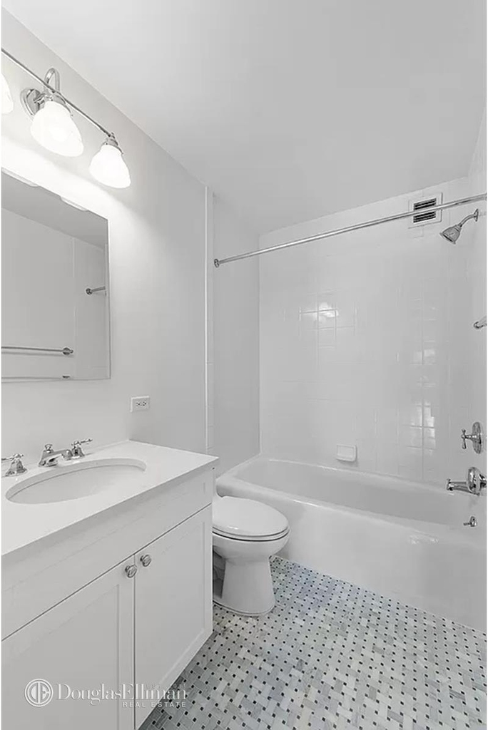 945 Fifth Ave - Photo 7