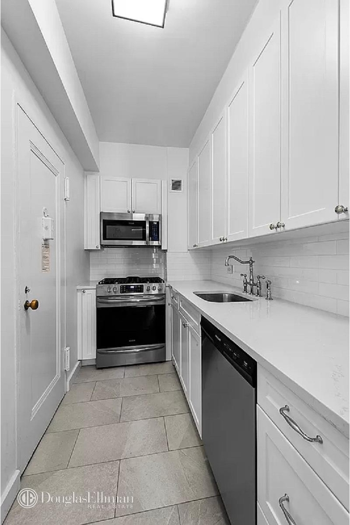 945 Fifth Ave - Photo 3