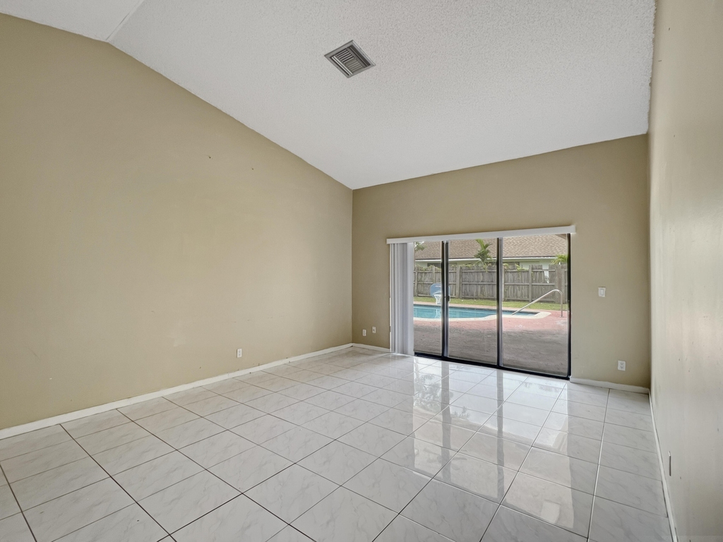 7401 Nw 48 Place - Photo 6