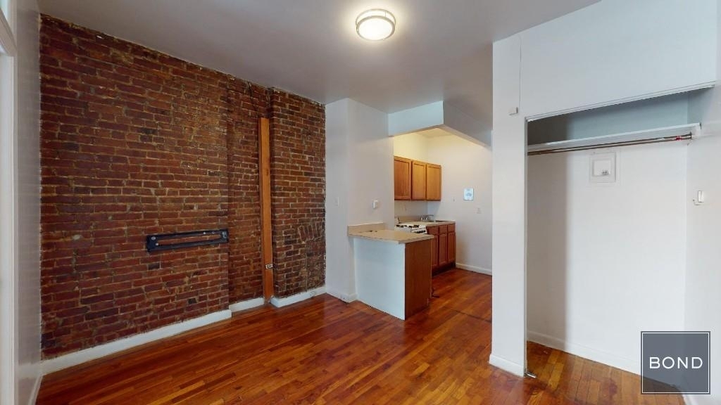 538 West 47th Street - Photo 2