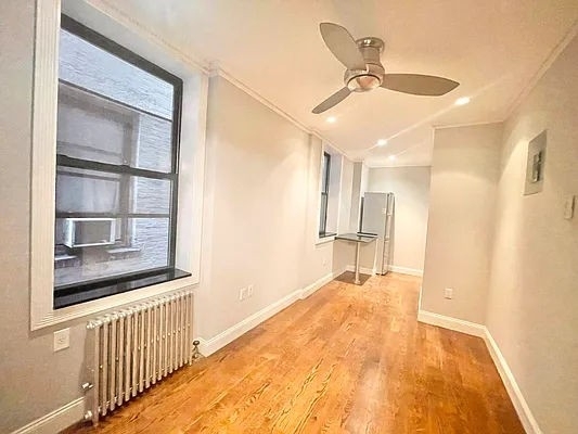 212 East 25th Street - Photo 4