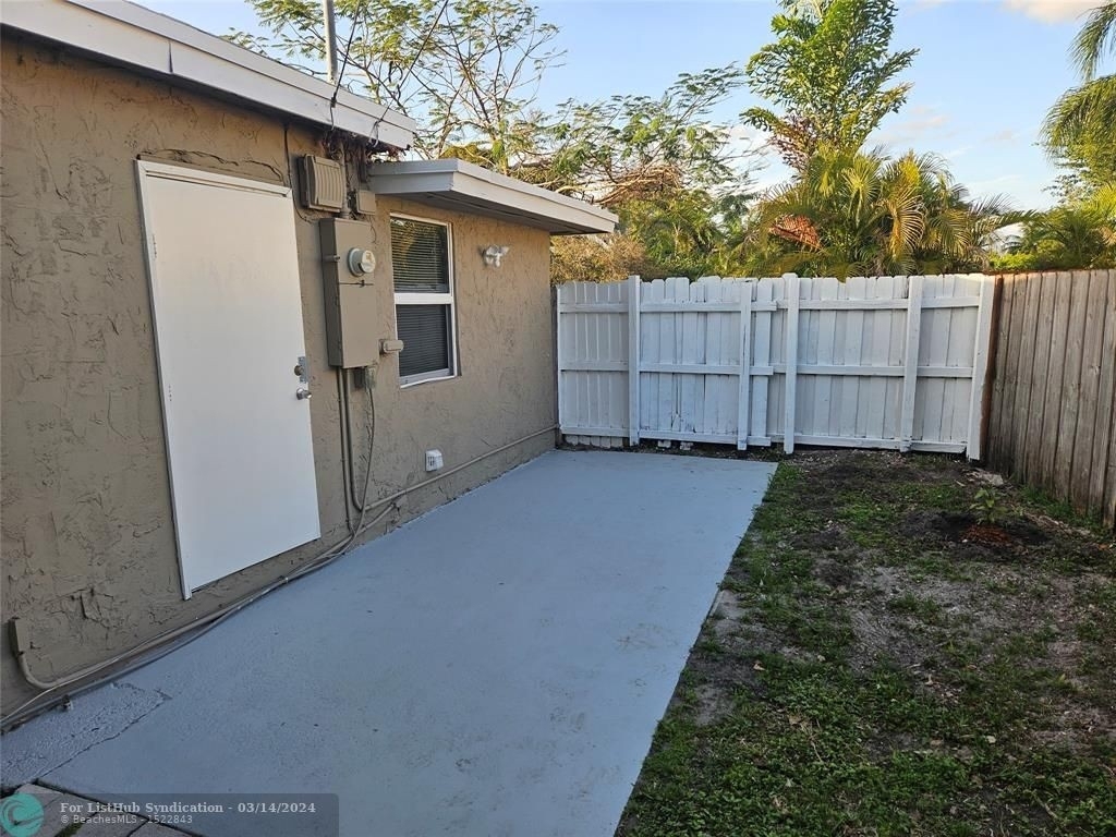 2586 Nw 58th Ave - Photo 4