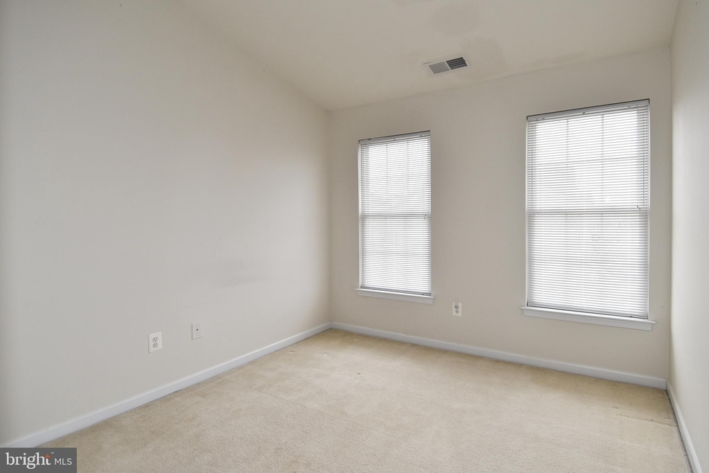 25240 Lyon Terrace - Photo 16