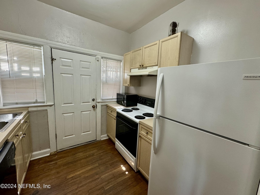 2504 Park Street - Photo 8