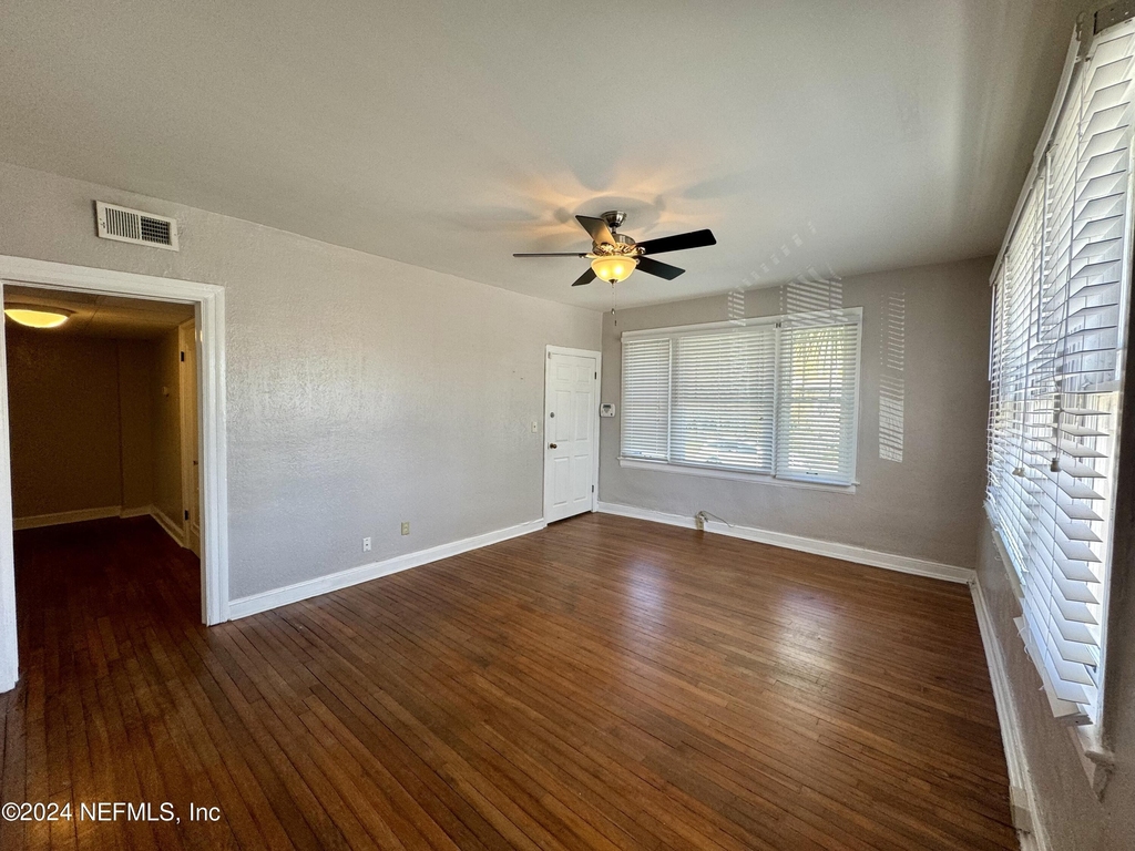 2504 Park Street - Photo 2