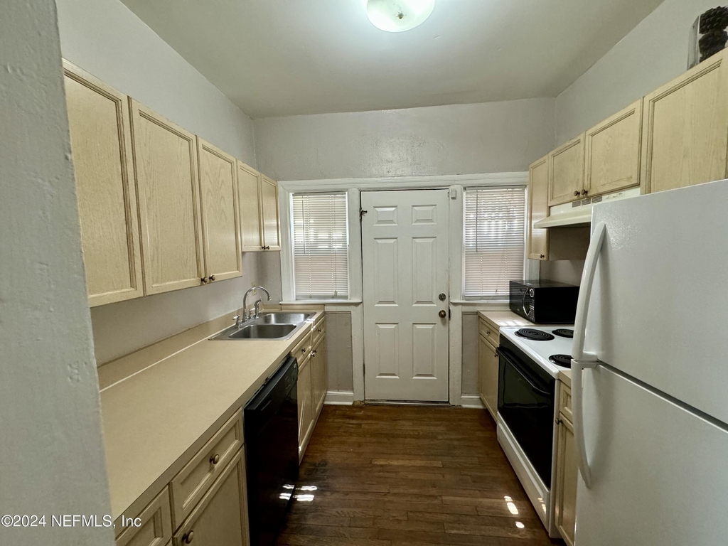 2504 Park Street - Photo 6