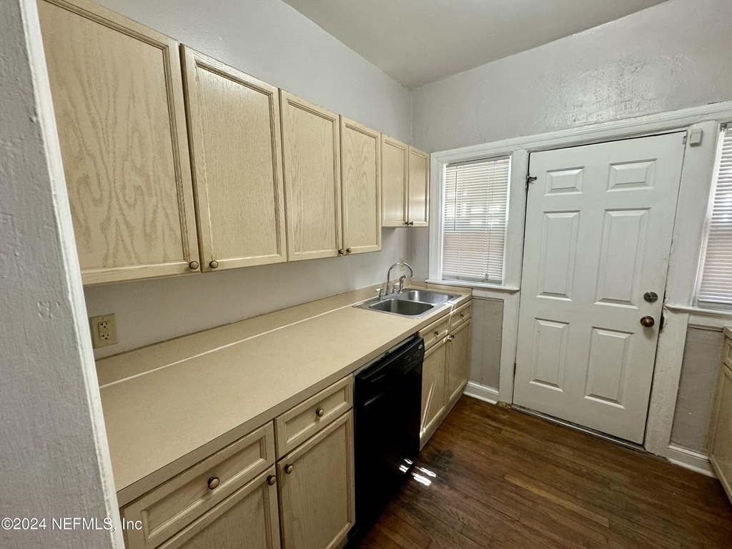 2504 Park Street - Photo 7