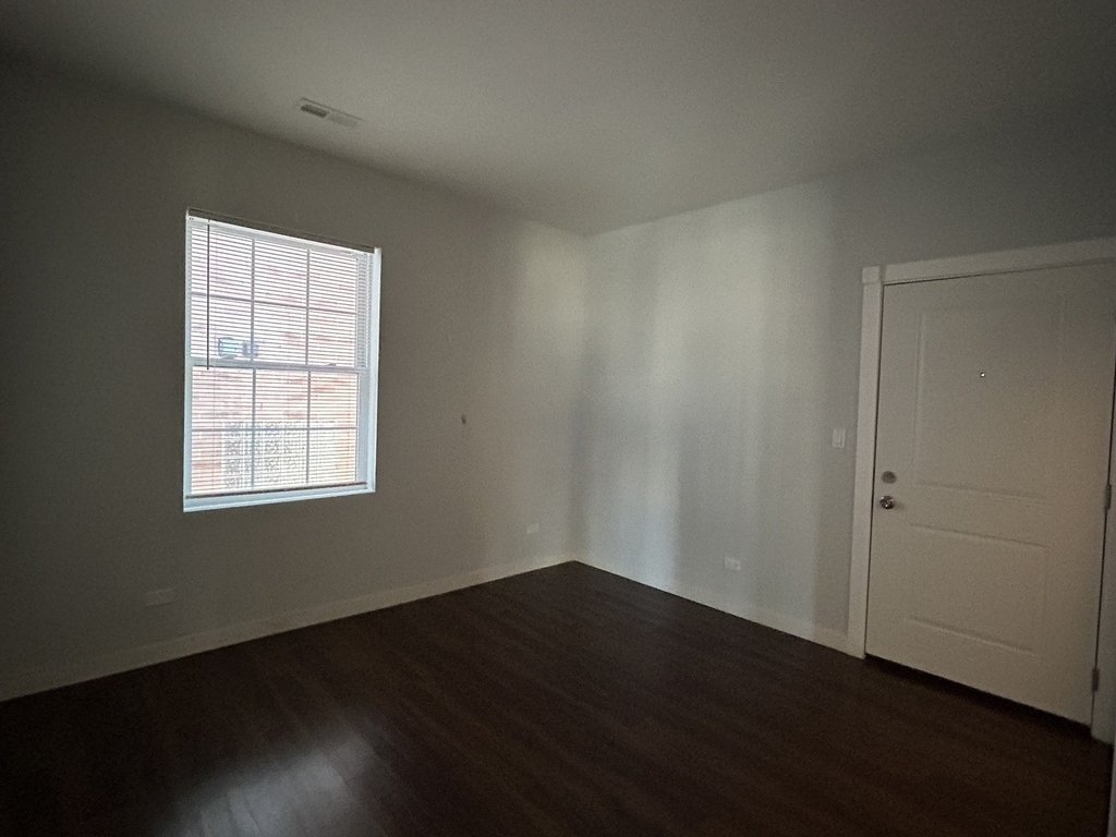 7441 N Rogers Avenue - Photo 8