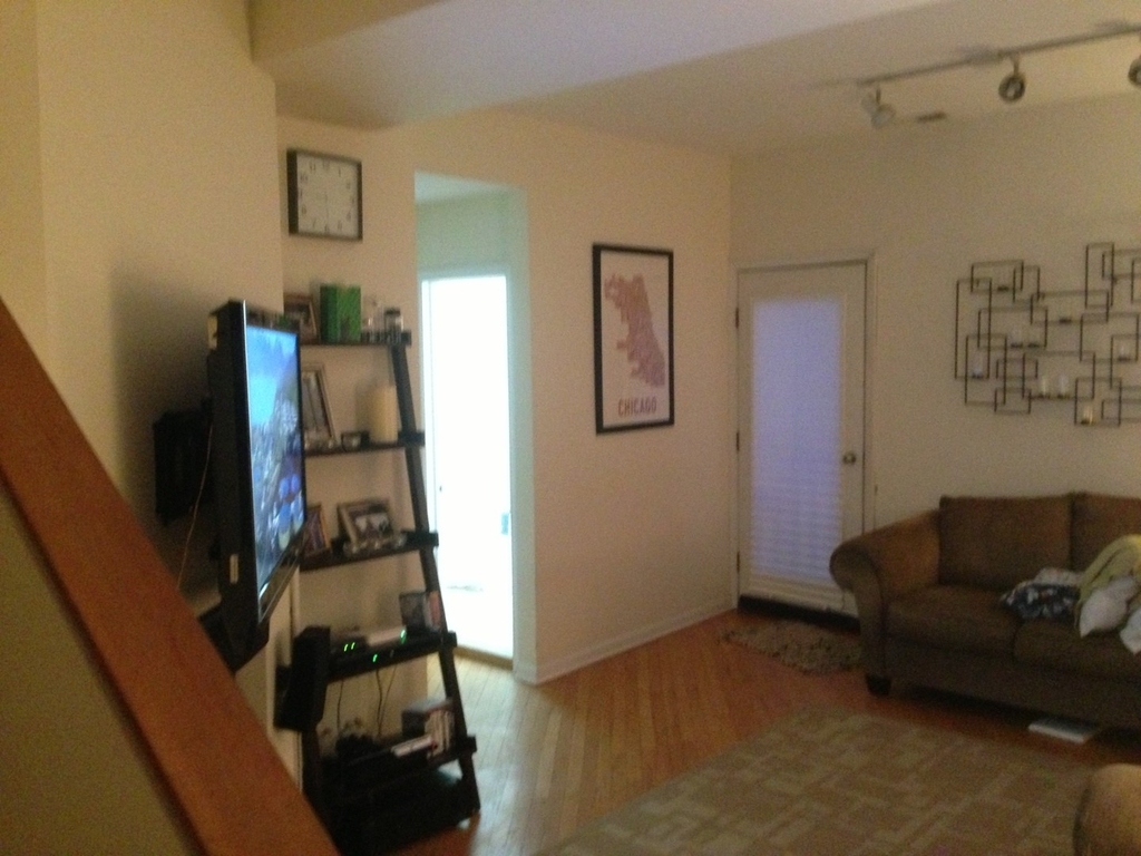 2513 N Southport Avenue - Photo 3