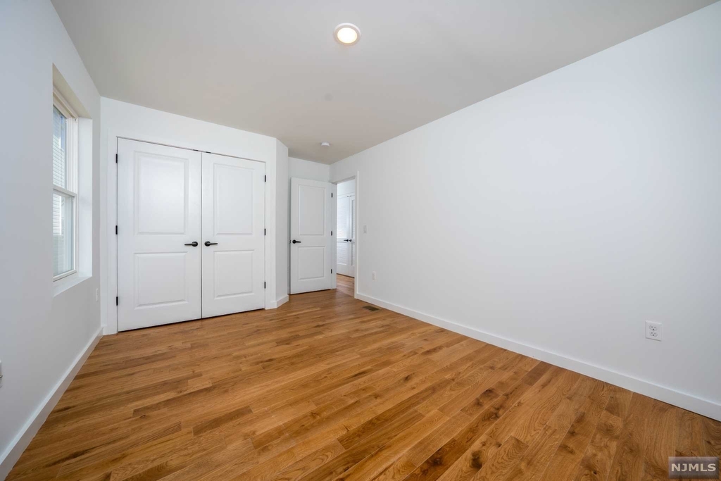 762 Seaport Drive - Photo 8