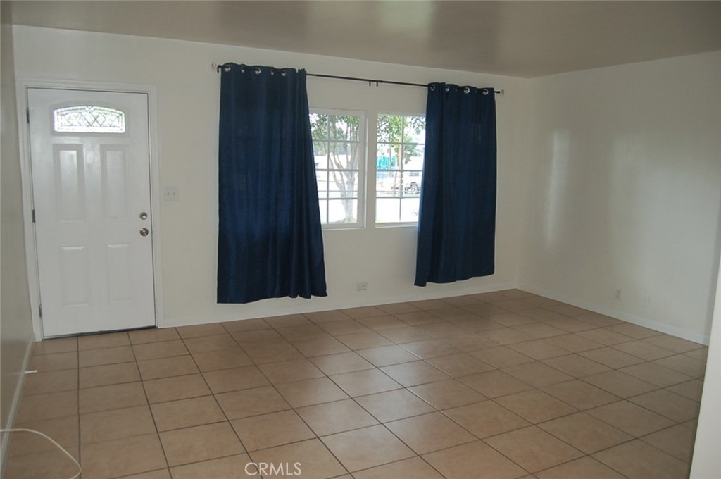 243 E Pomona Avenue - Photo 2