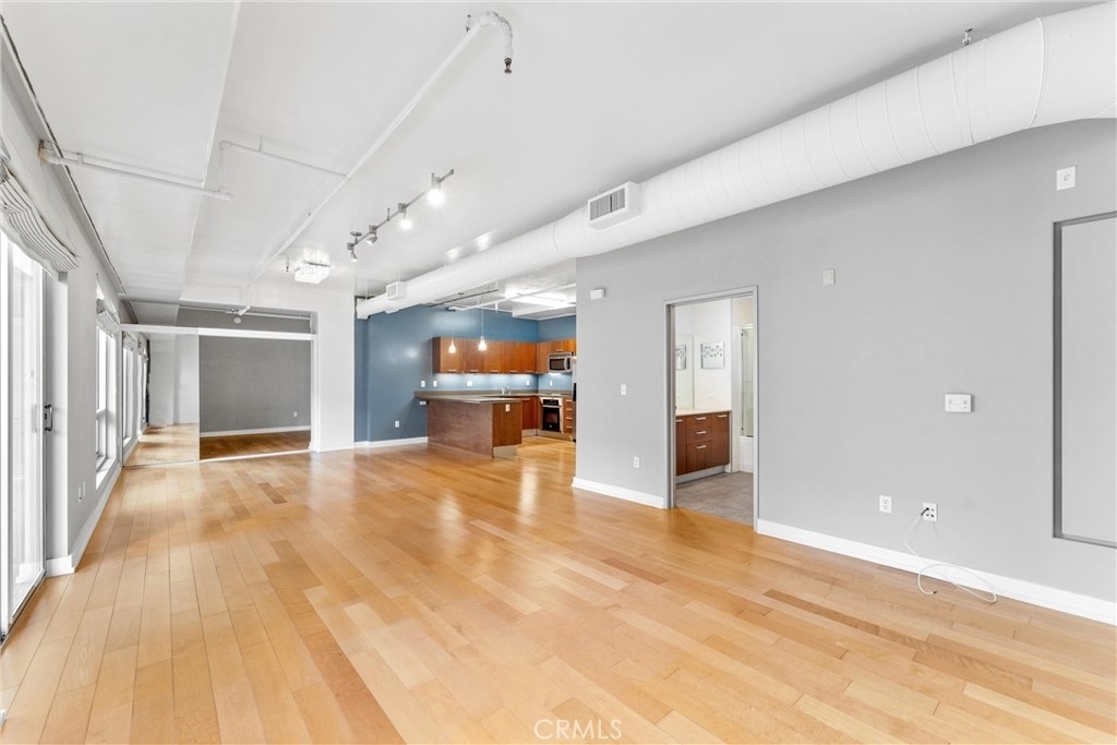 645 W 9th Street - Photo 6