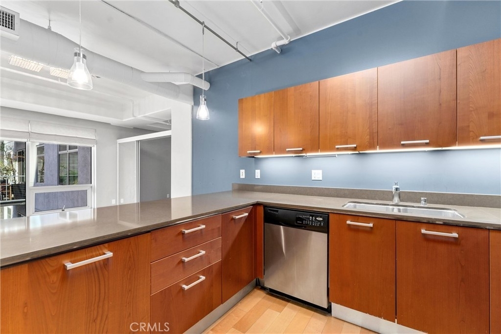 645 W 9th Street - Photo 10