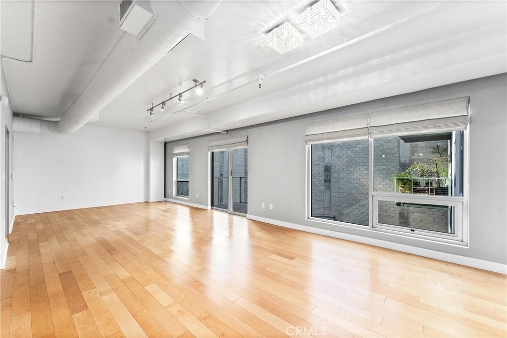 645 W 9th Street - Photo 7