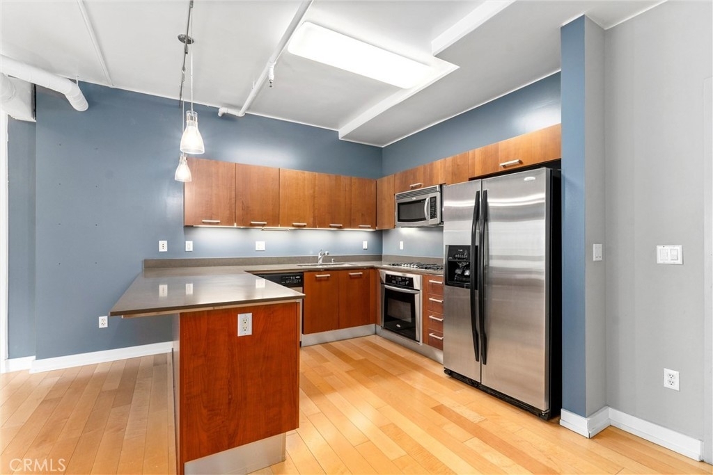 645 W 9th Street - Photo 8