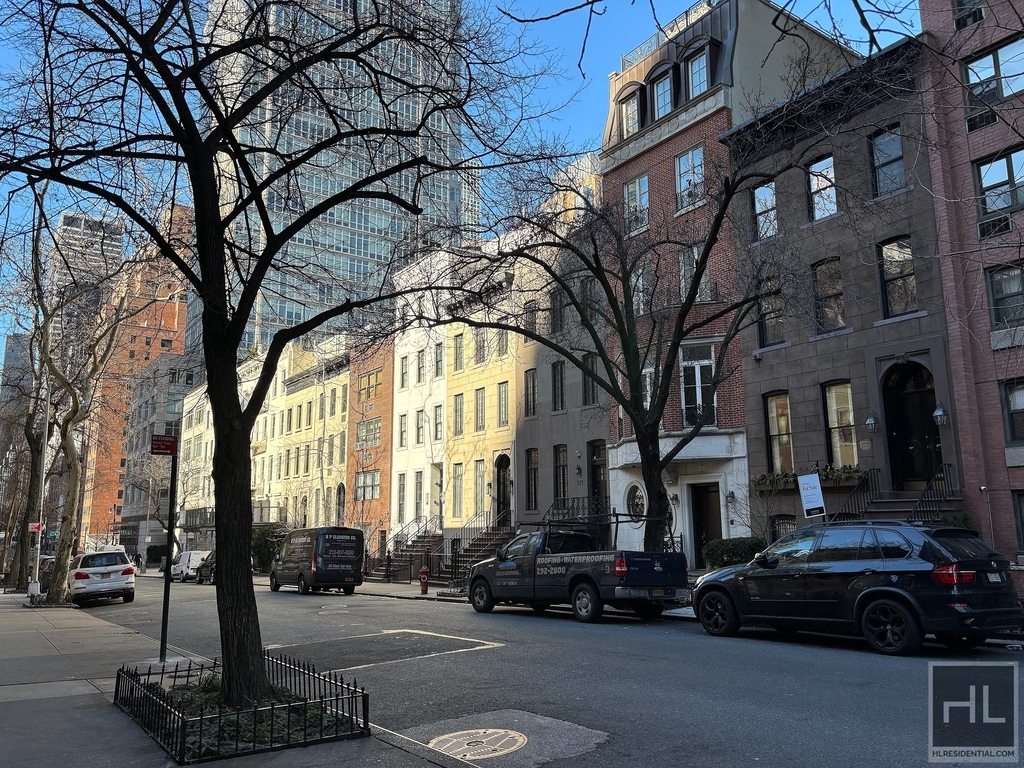 East 51 Street - Photo 11