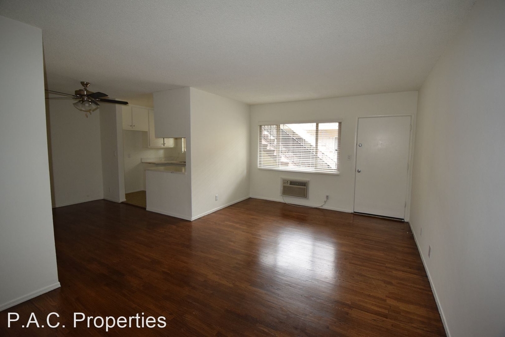 15033 Burbank Blvd - Photo 2