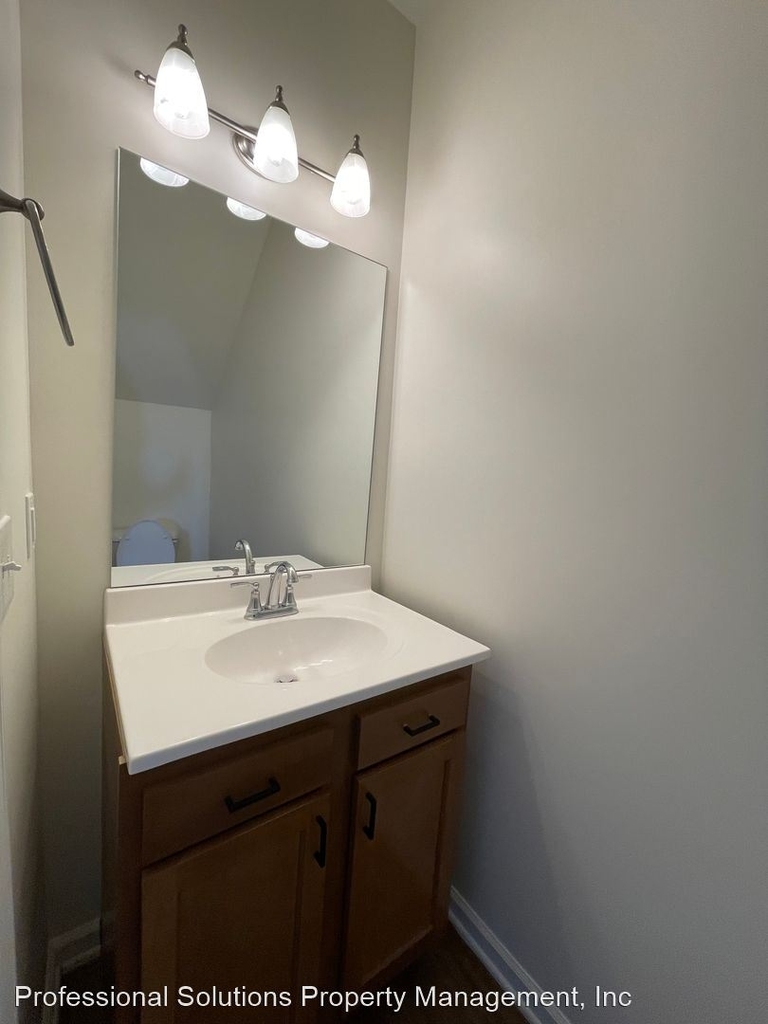 1315,137,1319,1321,1323,1325,1327 Wisteria Way - Photo 6