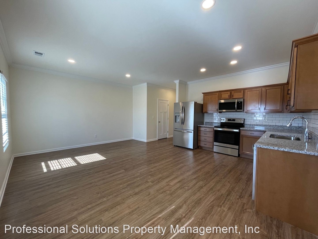 1315,137,1319,1321,1323,1325,1327 Wisteria Way - Photo 3