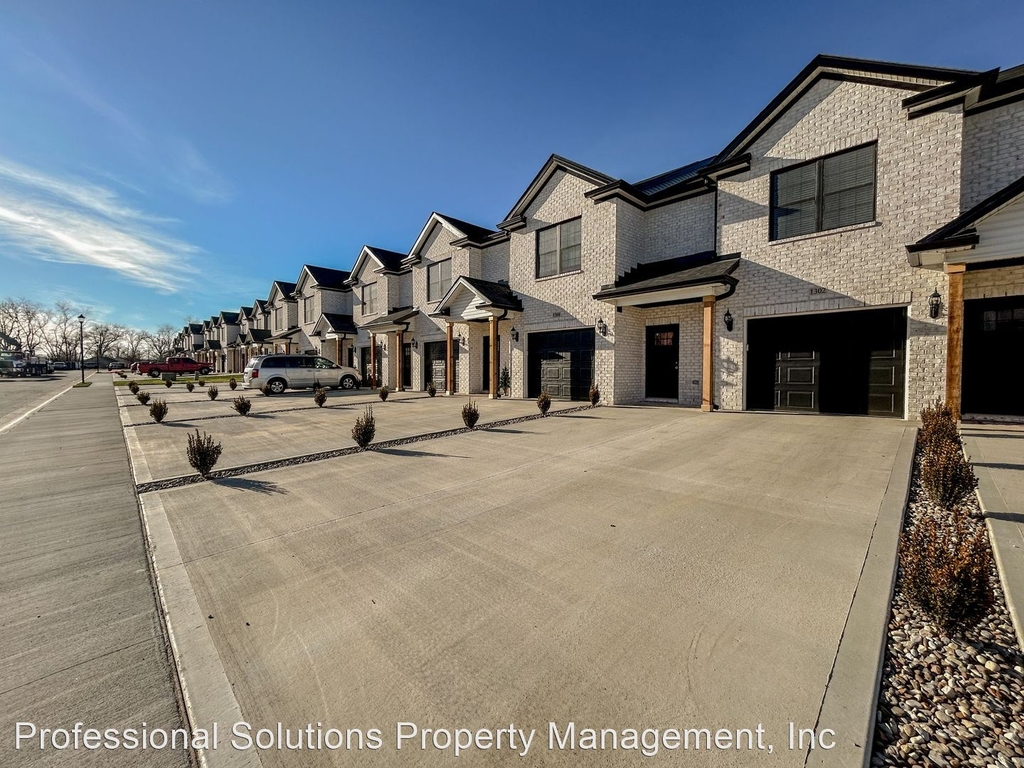 1315,137,1319,1321,1323,1325,1327 Wisteria Way - Photo 7