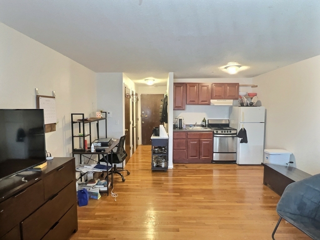 1039 Commonwealth Ave - Photo 1