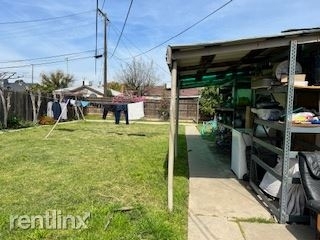 2929 E Lamona - Photo 2