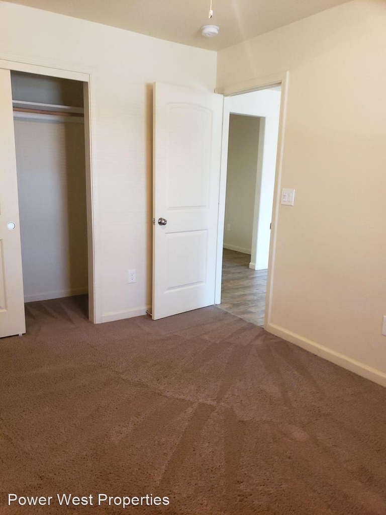 4758 Skyway - Photo 2