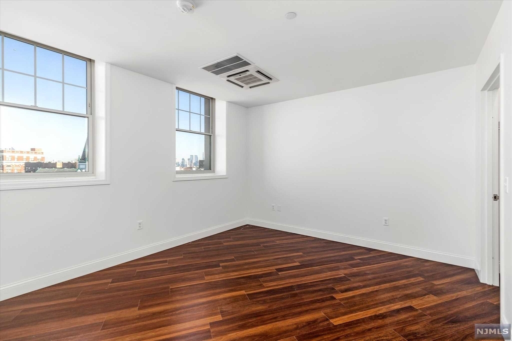 3100 Bergenline Avenue - Photo 8