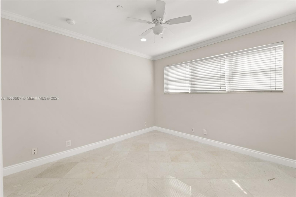 5601 Collins Ave - Photo 30