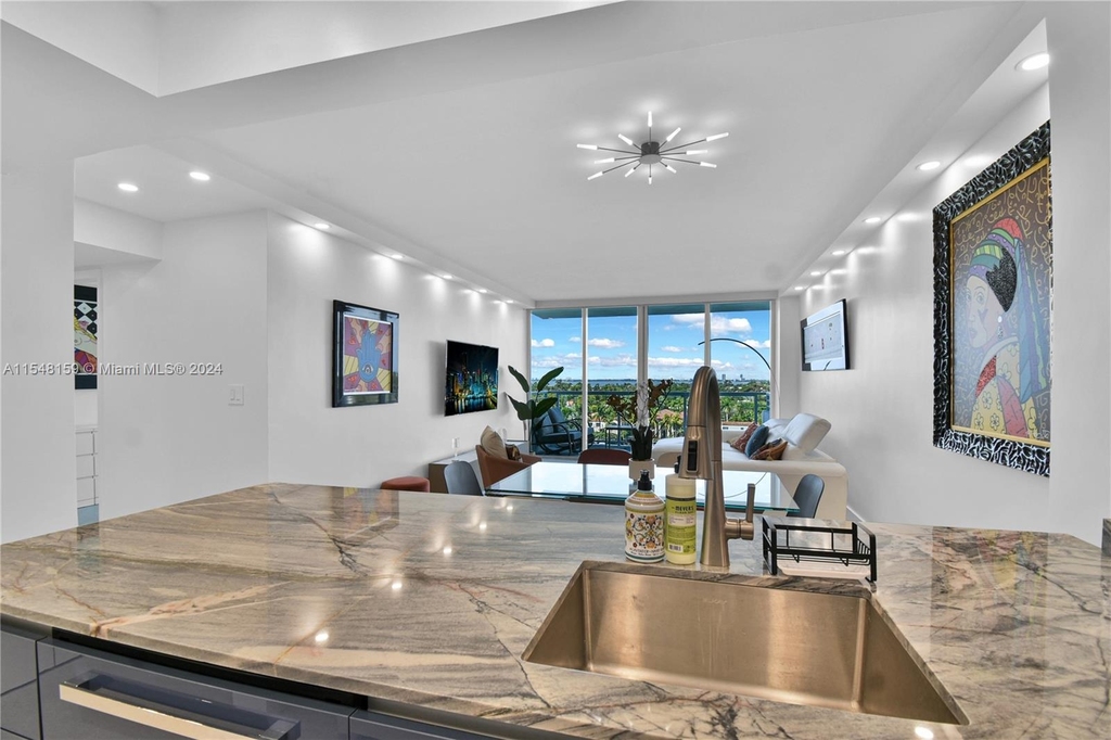 5600 Collins Ave - Photo 17