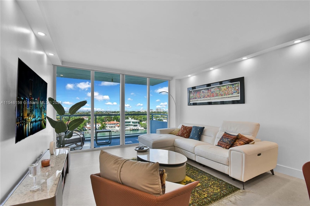 5600 Collins Ave - Photo 11
