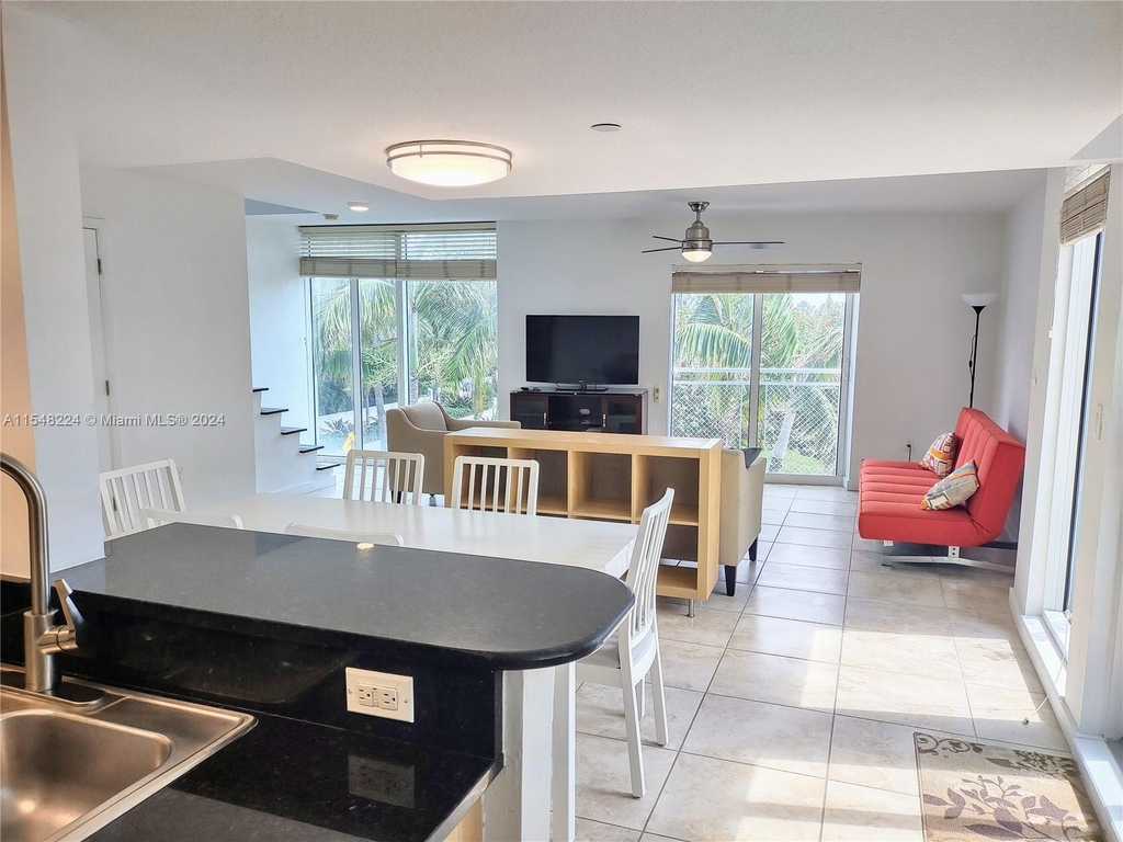 7600 Collins Ave - Photo 4