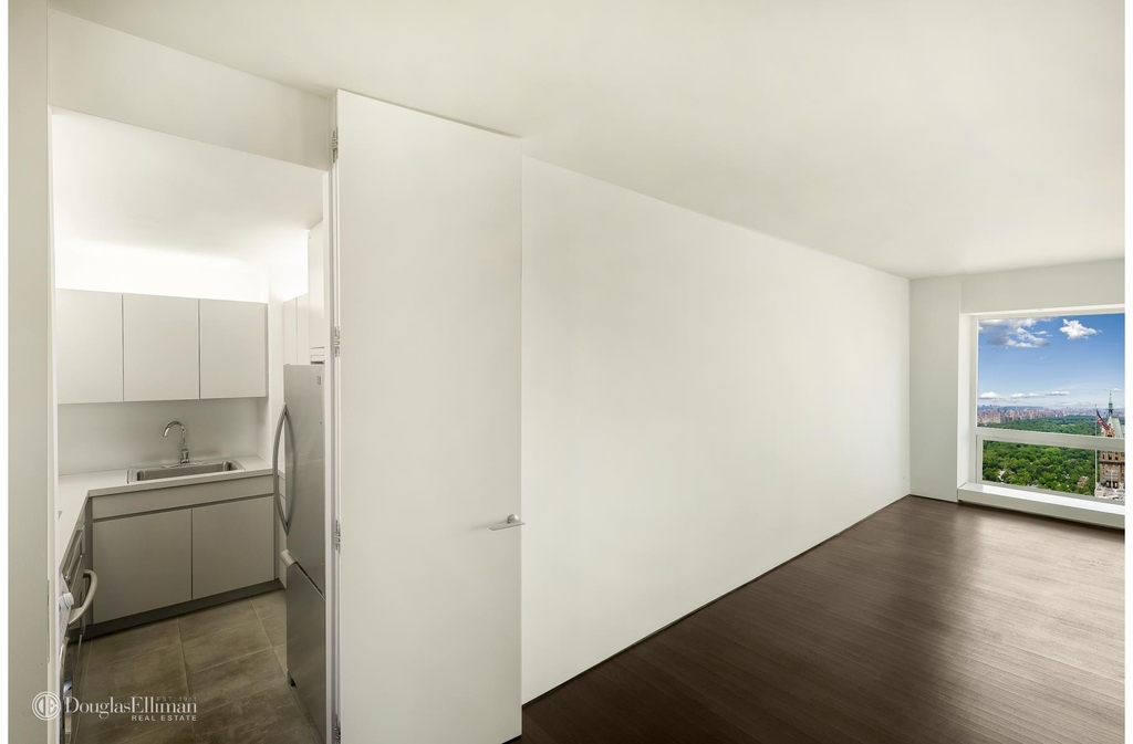 721 Fifth Ave - Photo 2