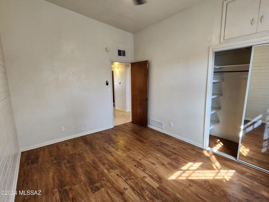 2642 E 10th Street - Photo 13