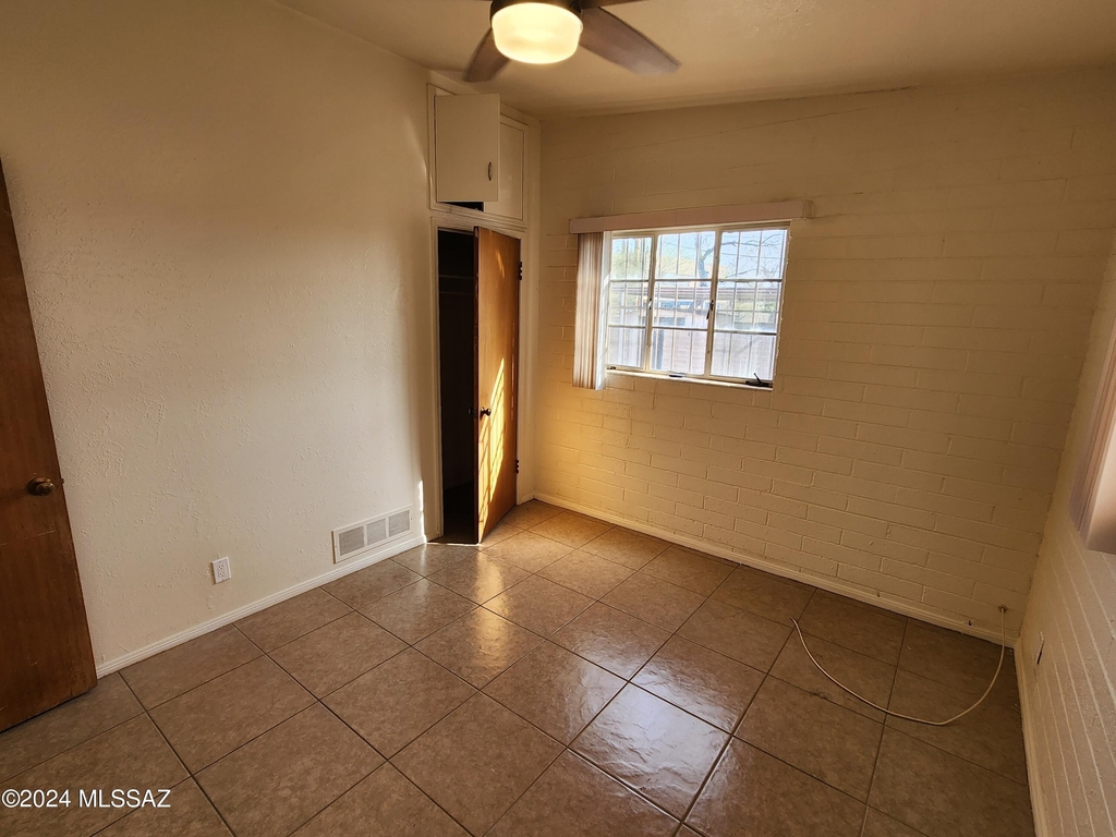 2640 E 10th Street - Photo 9