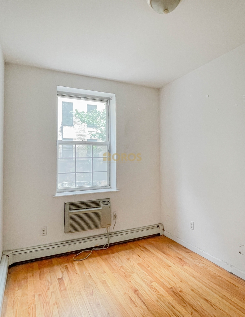 East 6th Street - Photo 4