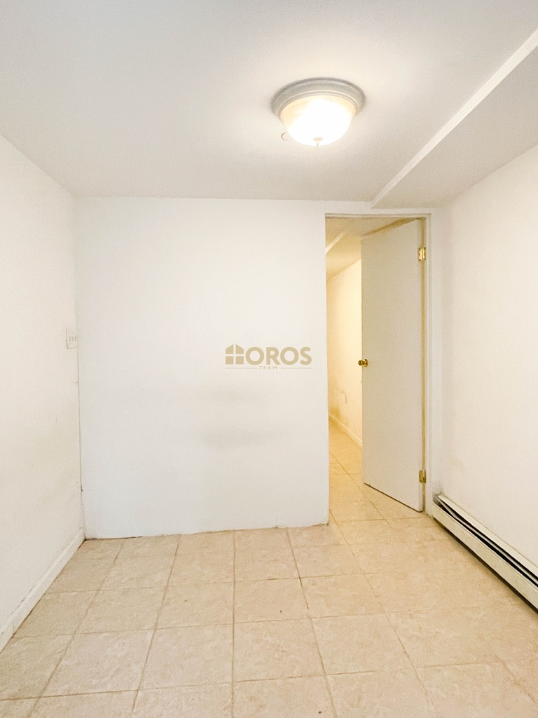 East 6th Street - Photo 11