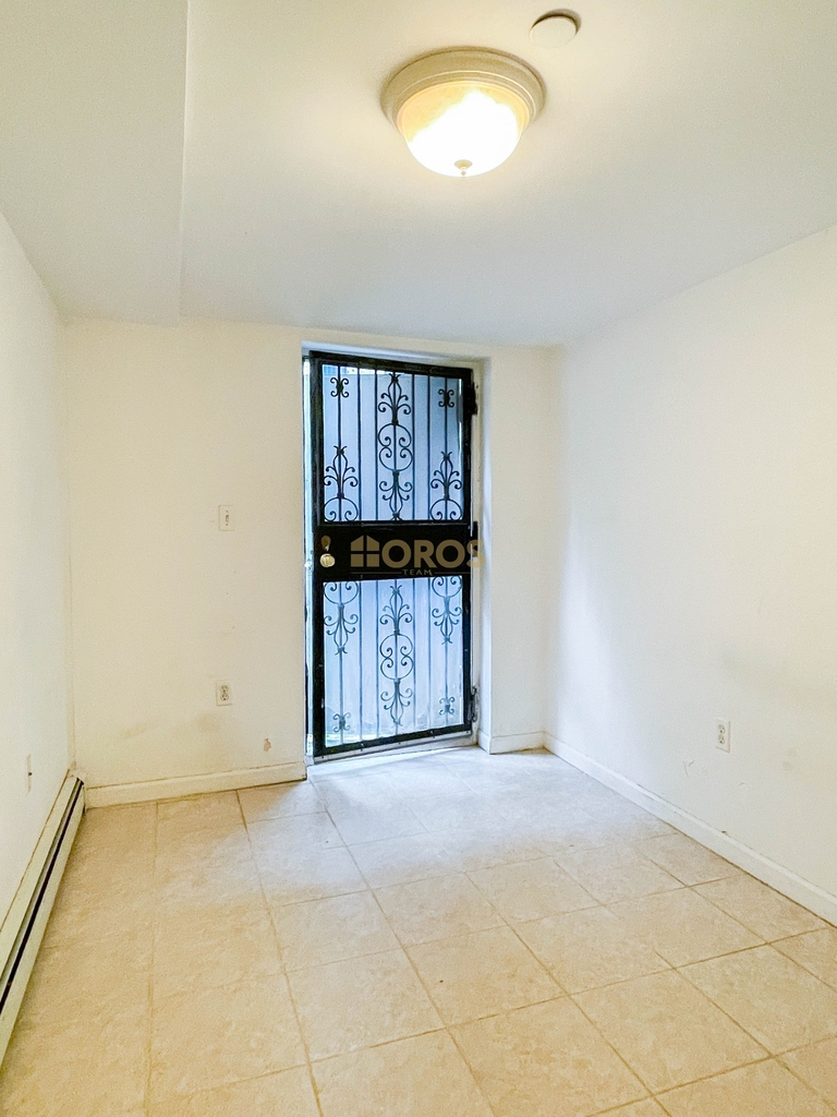 East 6th Street - Photo 10
