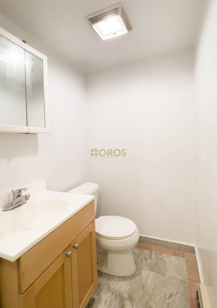 East 6th Street - Photo 13
