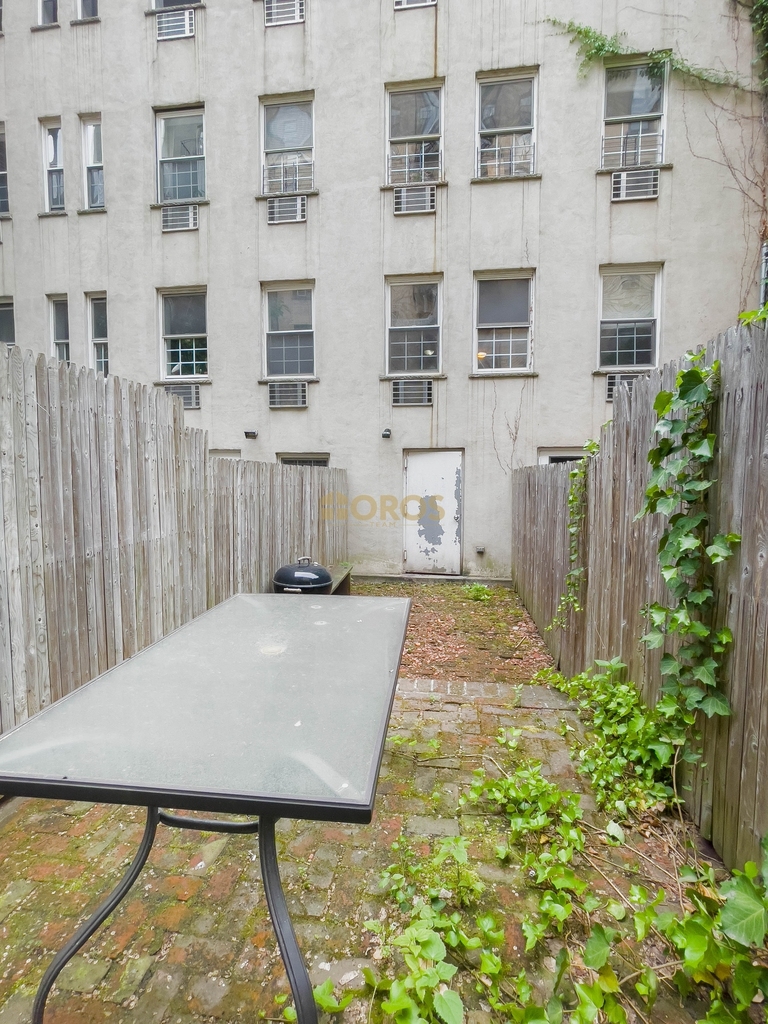 East 6th Street - Photo 0