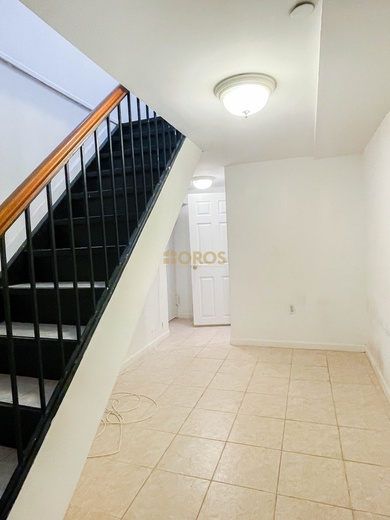 East 6th Street - Photo 12