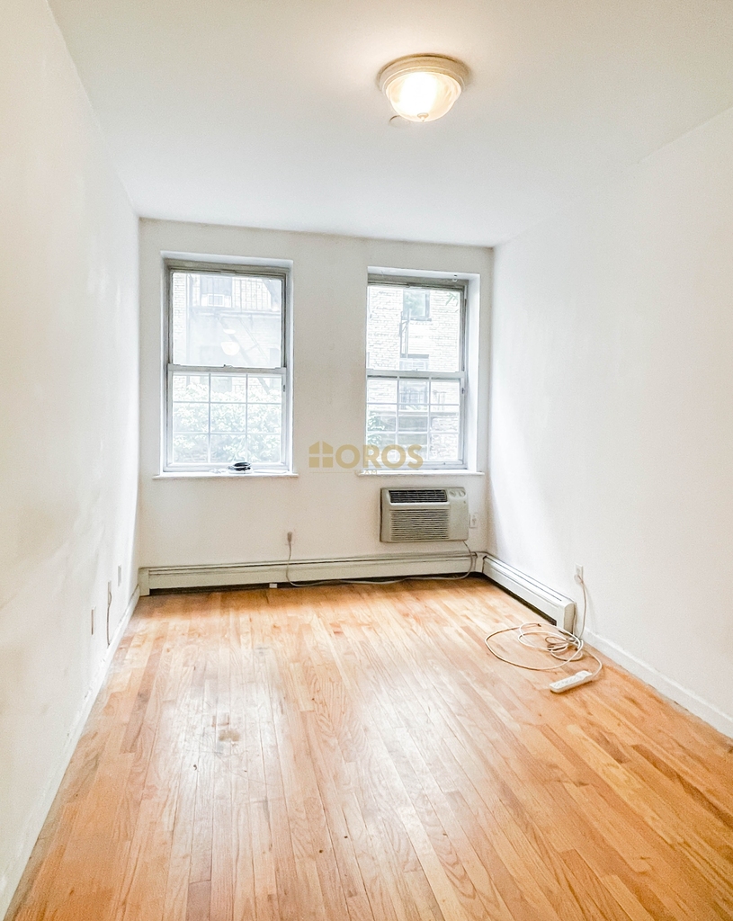 East 6th Street - Photo 5