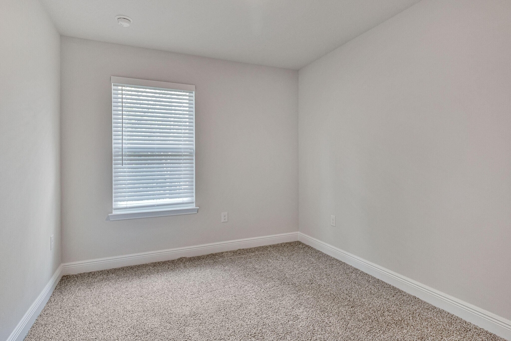 1022 Mclaren Circle - Photo 18