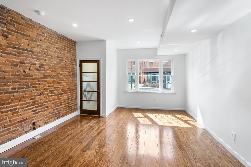 809 Greenwich Street - Photo 2